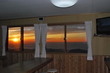 食堂からばっちり見える、夕日と夕焼け！