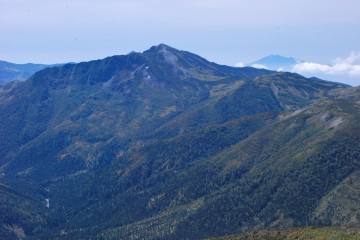 ４～５日前に撮った「黒部五郎岳」と「御嶽山」　端麗ないい山ですね。まさか噴火するとは‥