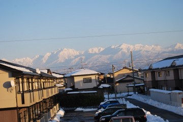 全ての山が深々と雪を被ってます。見てる分には綺麗ですが、冬山の怖さも感じられますね。