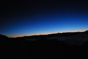 空気が澄んで、日入り後は真っ青の空と、金星が光ってました。