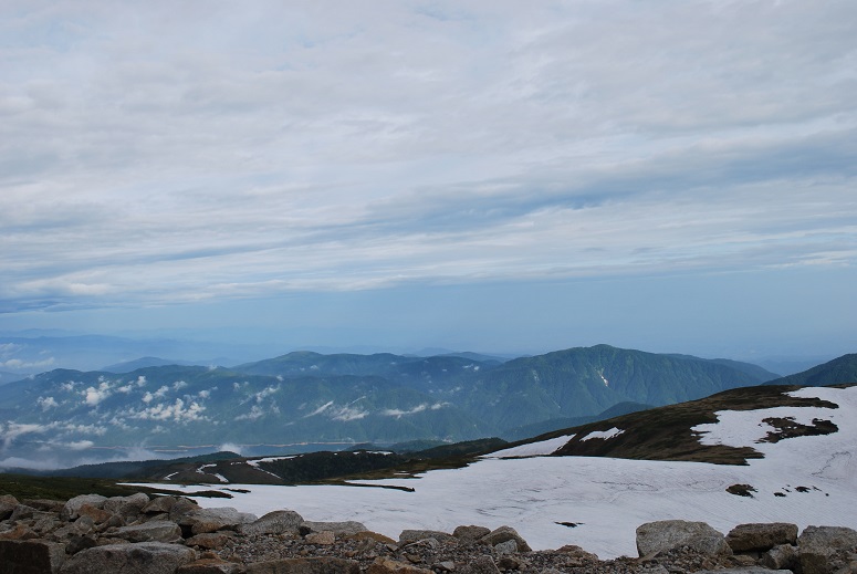 有峰湖も富山平野も、富山湾も、いつもの様に真下に見えます。し・あ・わ・せ(^'^)