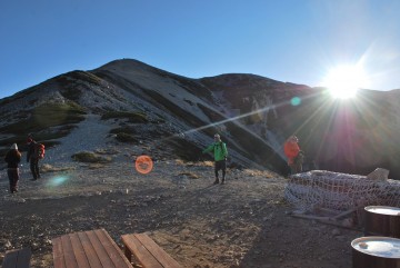 山頂じゃ無くて、山荘の日の出時間はちと遅い・・